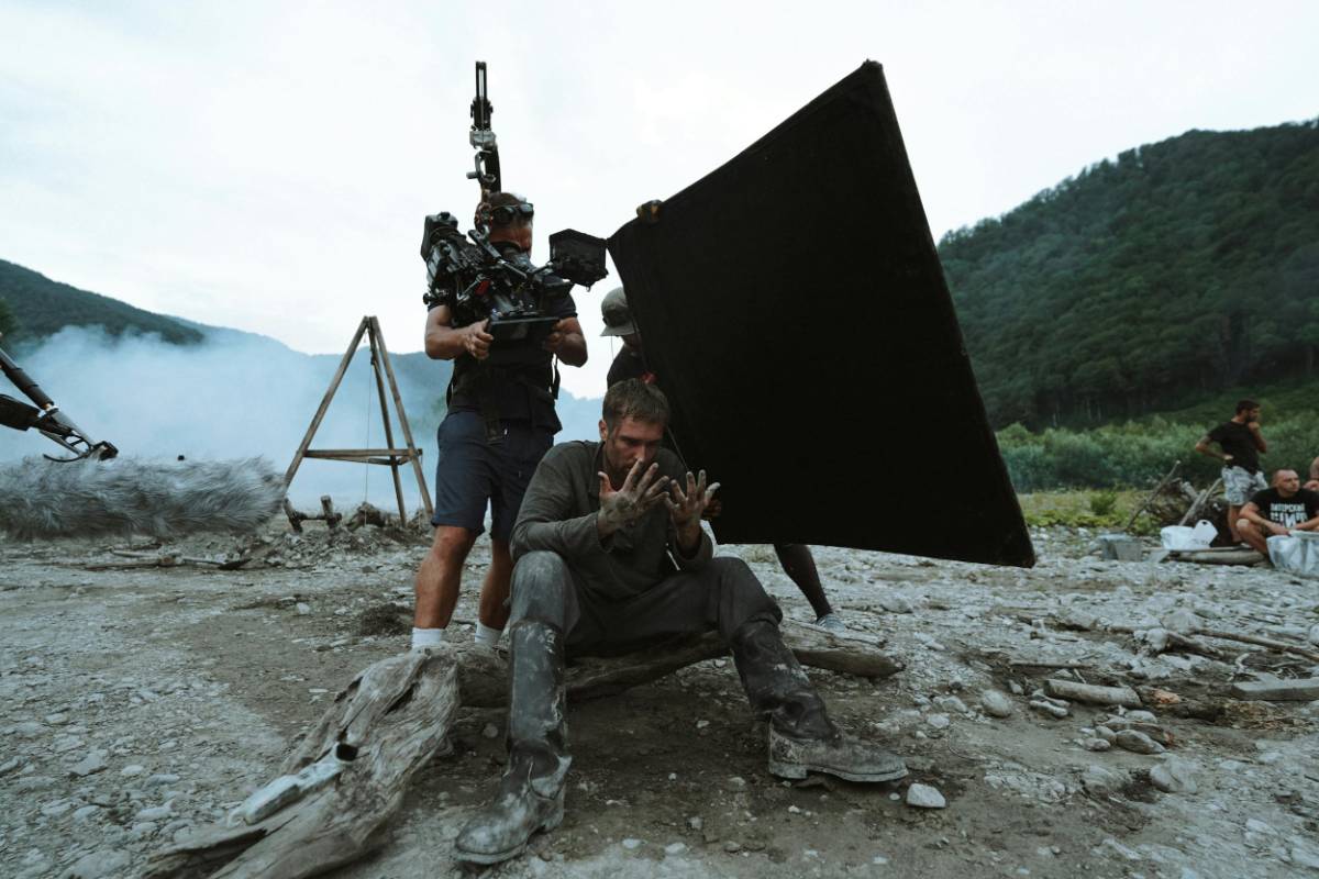 Behind the Scenes of Hollywoods Latest Blockbuster: Exclusive Celebrity Drama