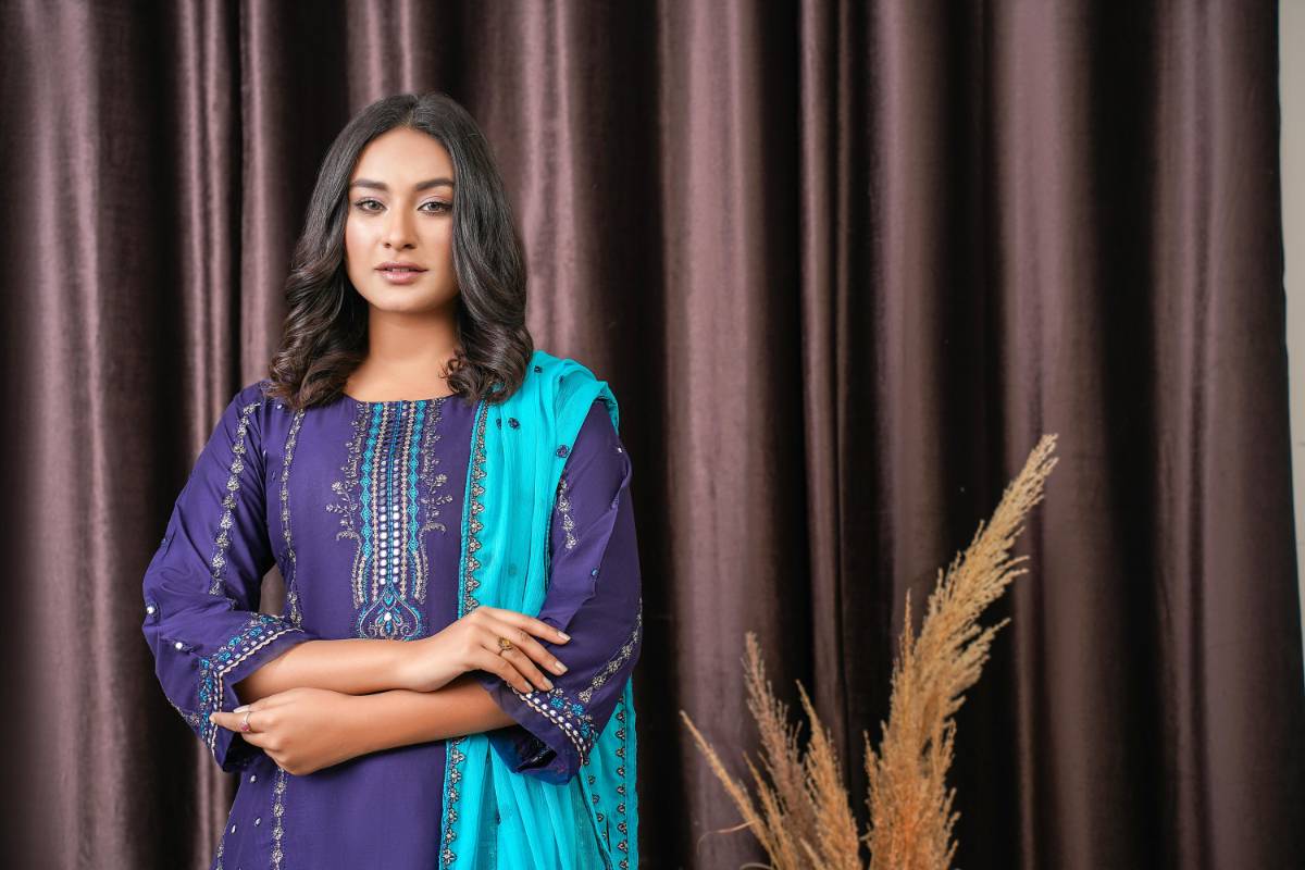 Hollywoods Fashion Icons: The Stars Setting the Trends in 2024